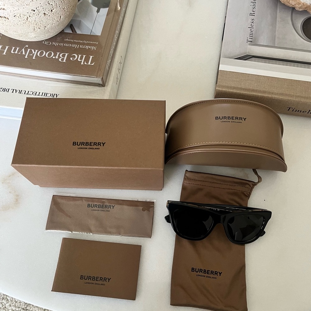 Burberry sunglasses - Picture 11 of 13